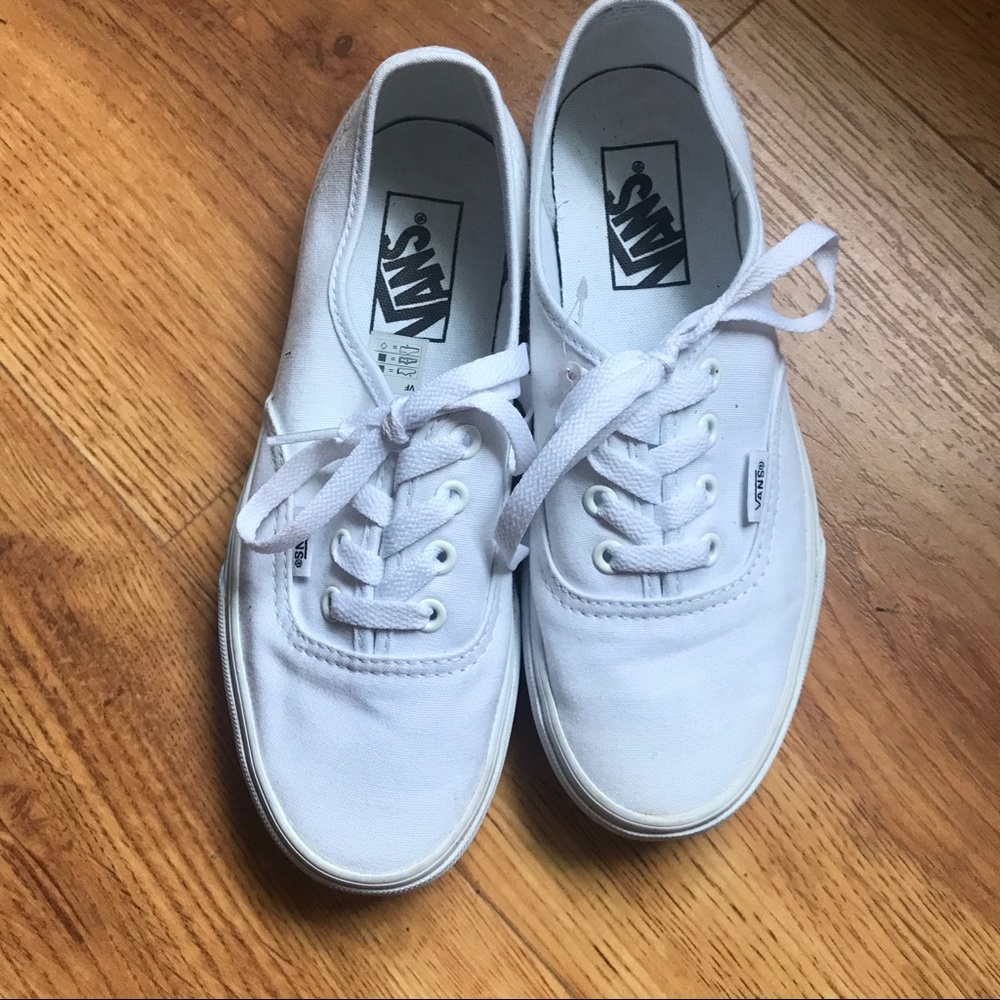 NEW VANS AUTHENTIC